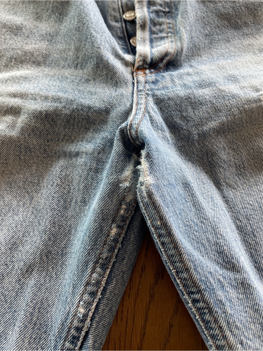 Agolde Los Angeles Premium 90s Mid Rise Jean Shorts, Roundabout Wash, size 28 - Picture 7 of 8